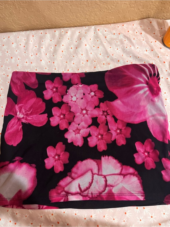 Forever 21 Dresses & Skirts - Forever 21 Hot pink tropical mini skirt
